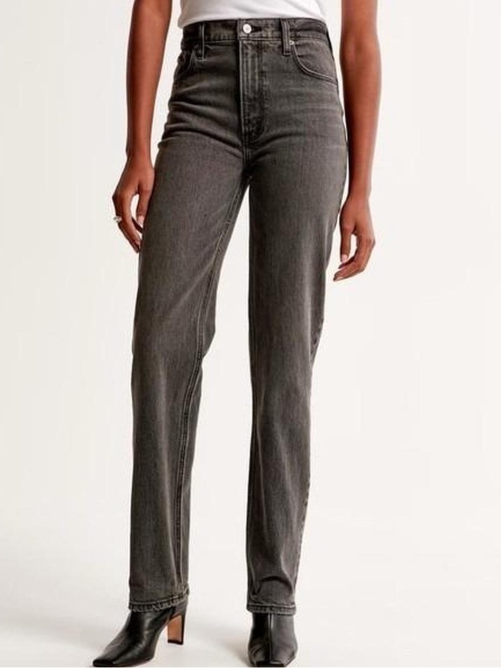 Abercrombie 90s Straight Ultra High Rise Jean in Washed Black Size 25